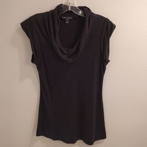Stunning Banana Republic cap sleeve cowl tank